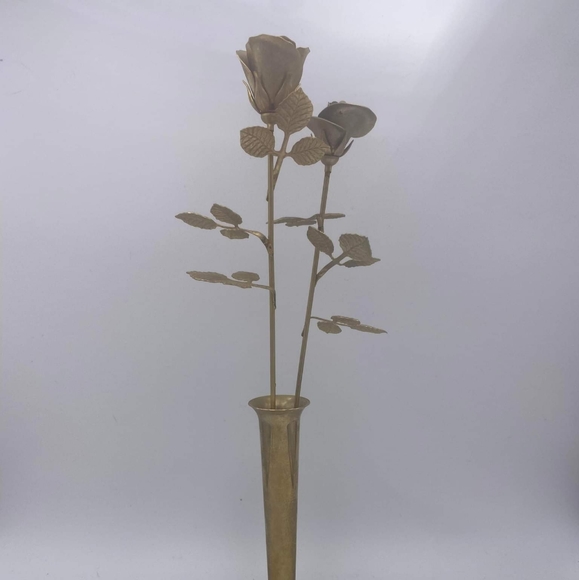 Long Stem Brass Roses Detailed Metal Flower In Vase Sculpture